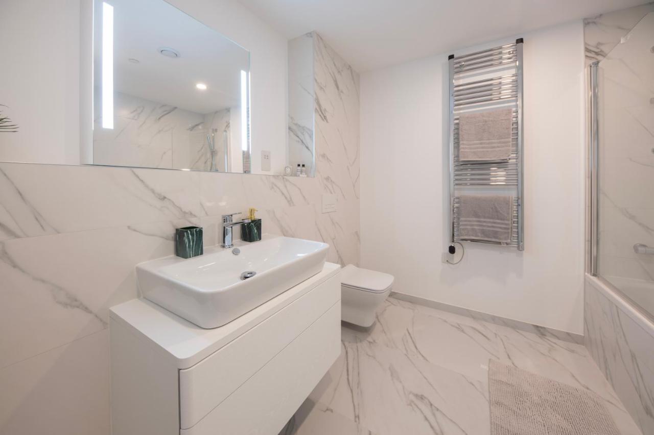 Brand New Luxury 1 Bed 2 Bath Apartment - Spa & Pool Gibraltar Eksteriør bilde
